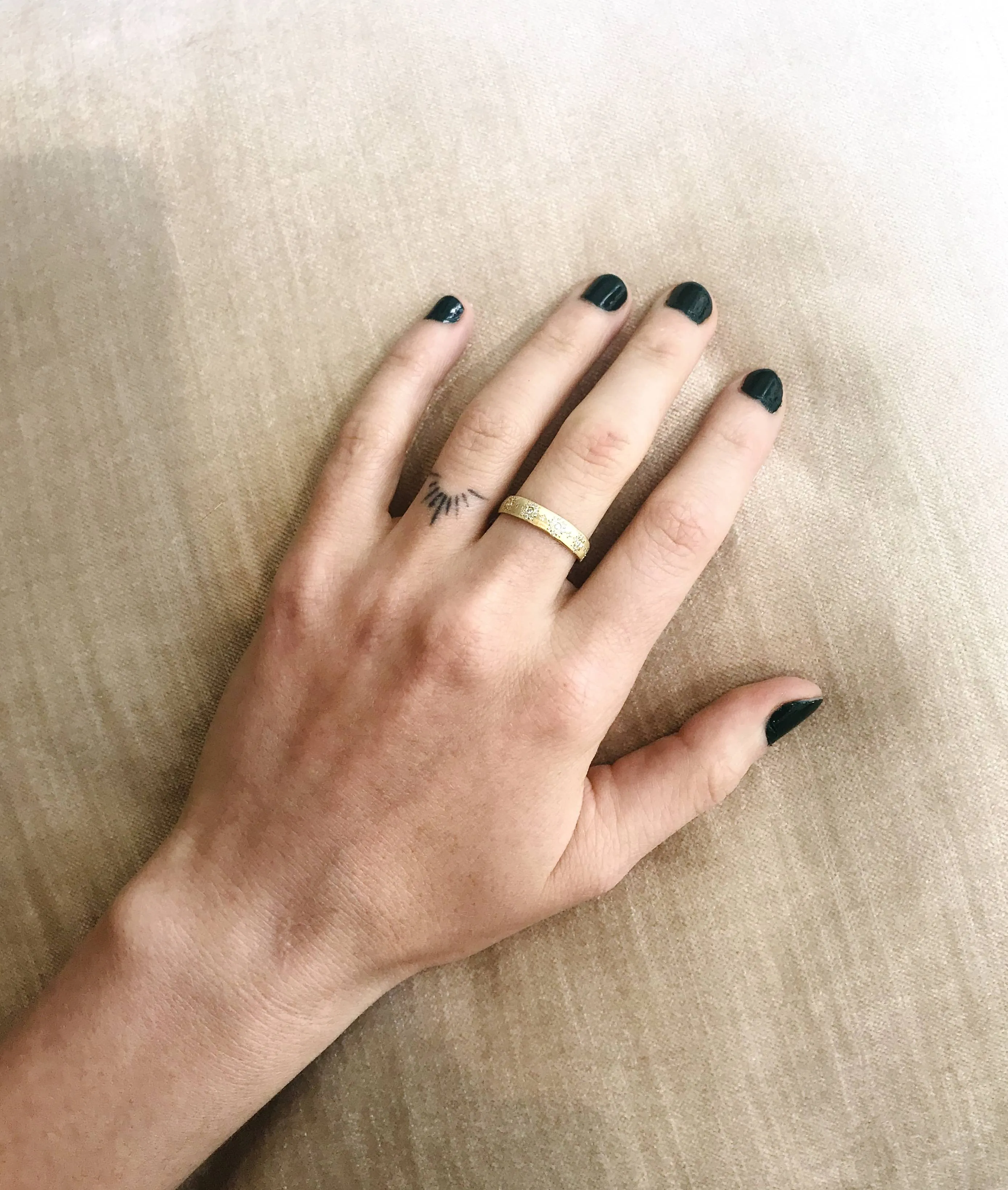 Diamond Rounded Shimmer Band